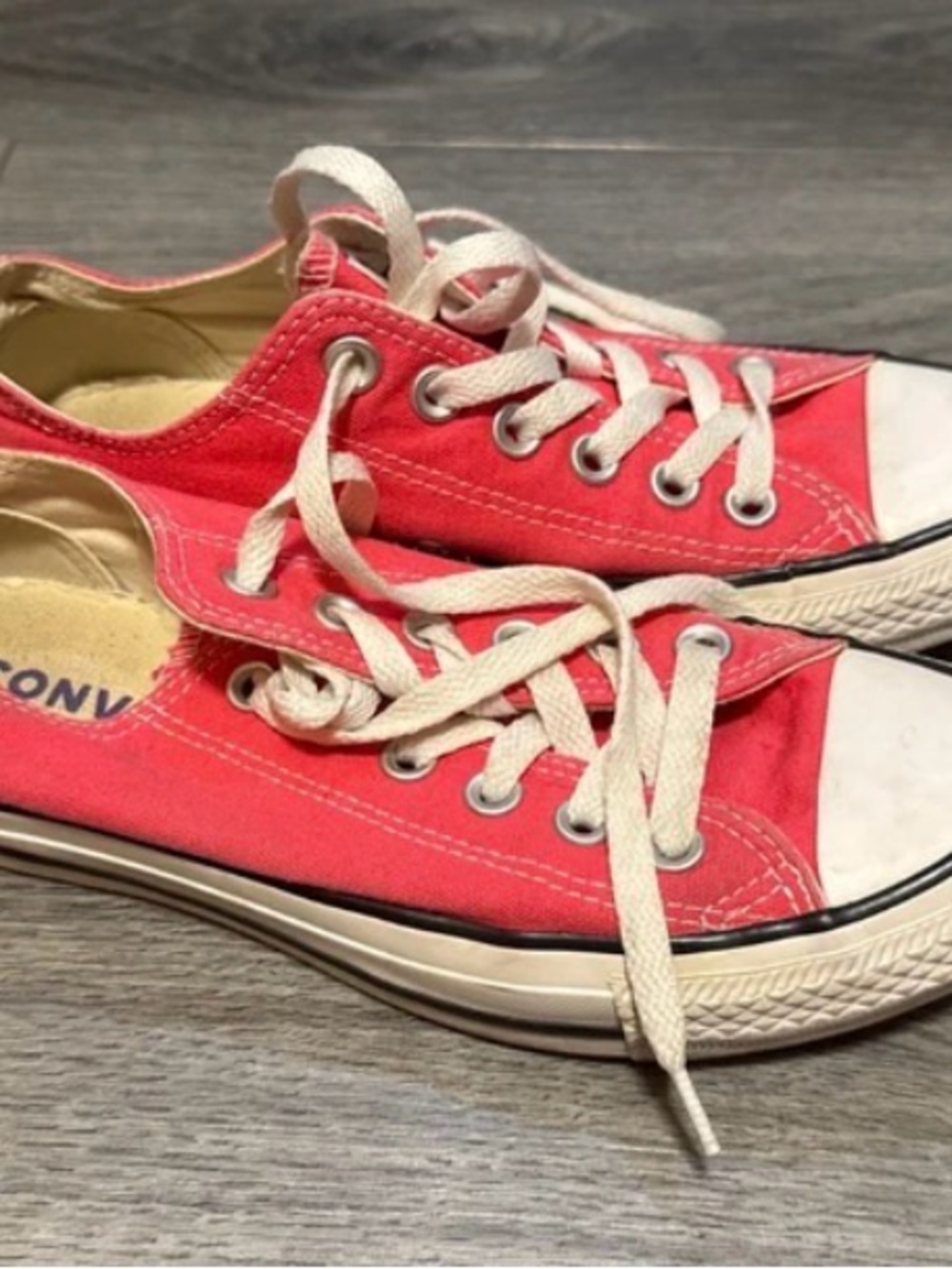 Converse Low-Top Canvas Sneakers in pink